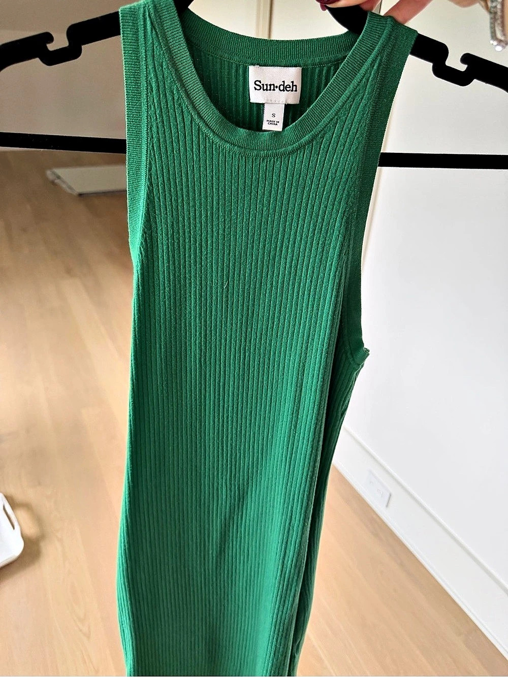 Sun-deh Ribbed Maxi Dress in Green Size Small Like New